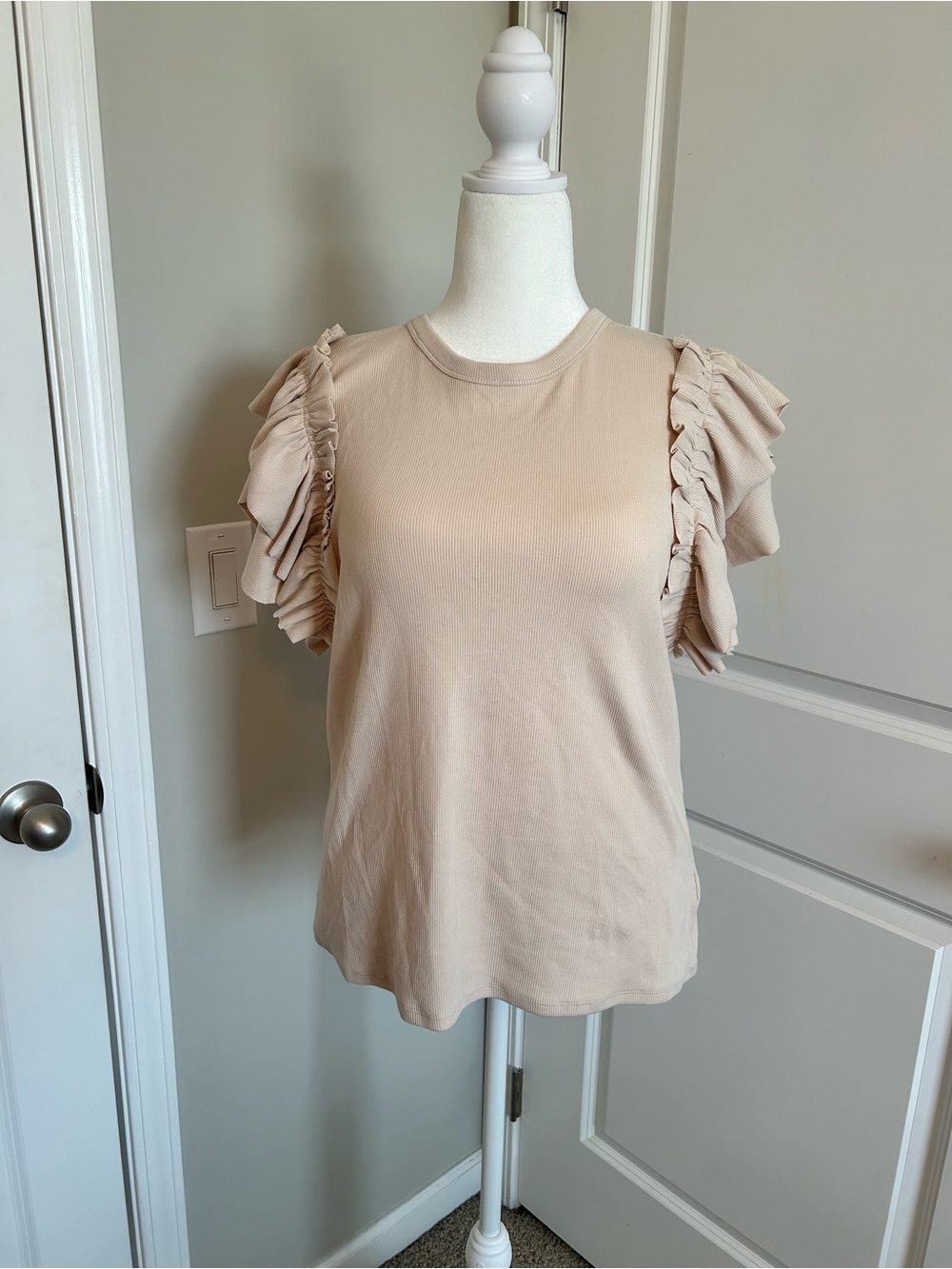 Express Beige Ruffle Sleeve Short-Sleeve Tee